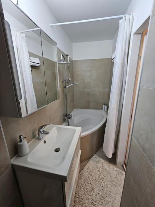 Affordable Suite In Vienna'S Hotpoint ภายนอก รูปภาพ